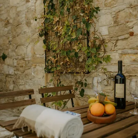 Smaragda's Guest Apartman *