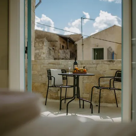 Smaragda's Guest * לימסול