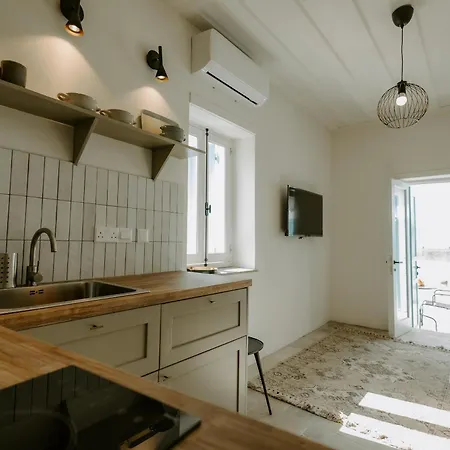 Smaragda's Guest * לימסול