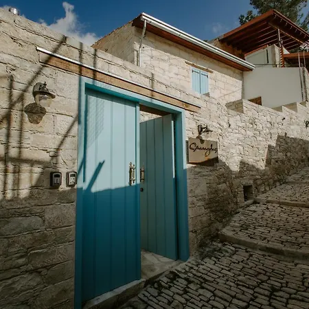 Smaragda's Guest * לימסול